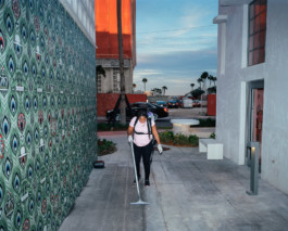 Vacuuming in Miami Beach, FL • 2018 Viktor Hübner