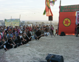 Battle and victory of Kurdish women against Daesh, Makhmur Camp, Viktor Hübner