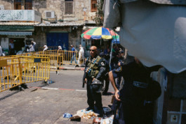 Israeli Security Officer in the Old City of Jerusalem Viktor Hübner