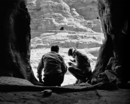 01_Resting in the caves of Petra, Jordan Viktor Hübner